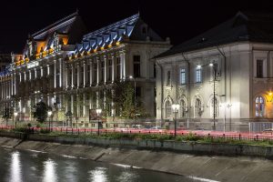 Palace_of_Justice,_Bucharest_-_outdoor_night_photo